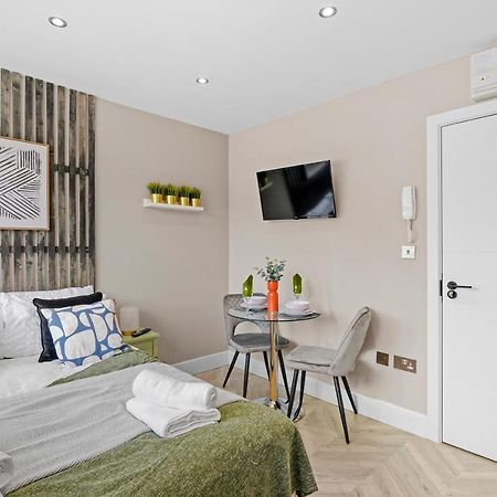 Cosy Heathrow Studios - Parking - Garden Λονδίνο Εξωτερικό φωτογραφία