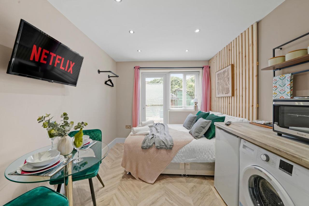 Cosy Heathrow Studios - Parking - Garden Λονδίνο Εξωτερικό φωτογραφία