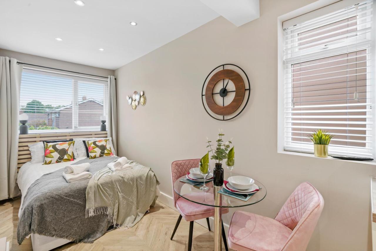 Cosy Heathrow Studios - Parking - Garden Λονδίνο Εξωτερικό φωτογραφία