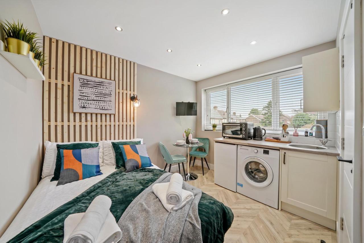 Cosy Heathrow Studios - Parking - Garden Λονδίνο Εξωτερικό φωτογραφία