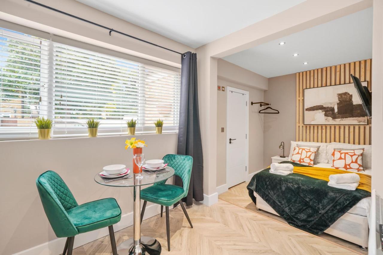 Cosy Heathrow Studios - Parking - Garden Λονδίνο Εξωτερικό φωτογραφία