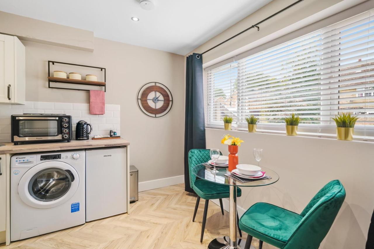 Cosy Heathrow Studios - Parking - Garden Λονδίνο Εξωτερικό φωτογραφία