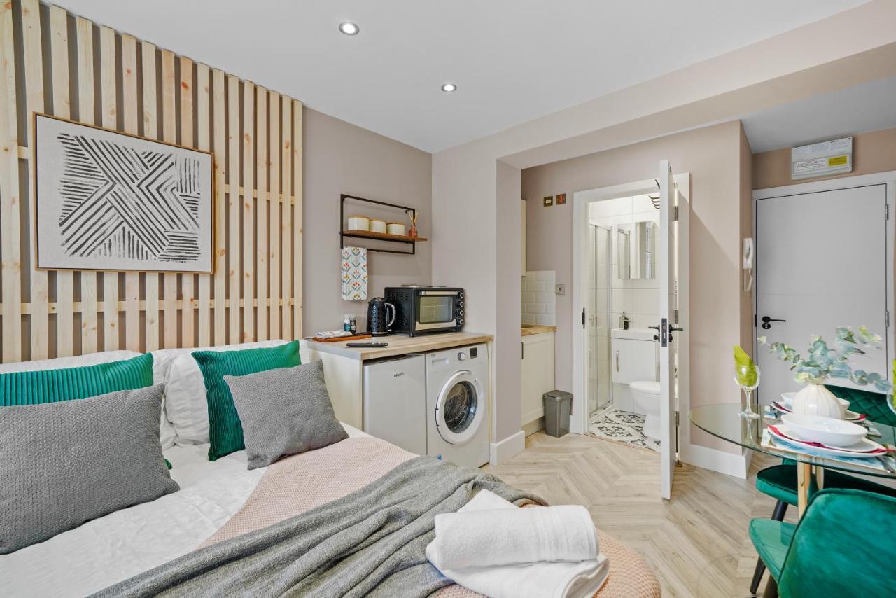 Cosy Heathrow Studios - Parking - Garden Λονδίνο Εξωτερικό φωτογραφία