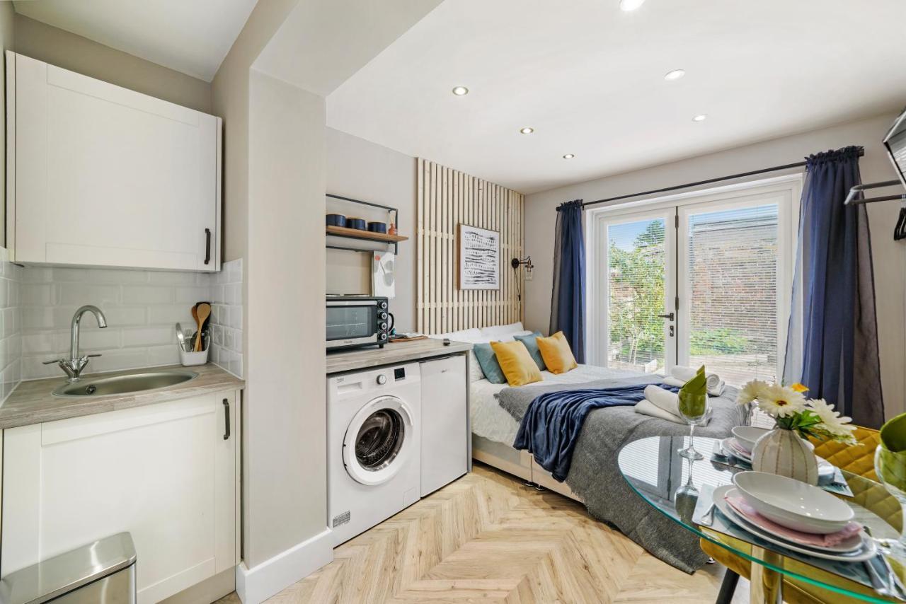 Cosy Heathrow Studios - Parking - Garden Λονδίνο Εξωτερικό φωτογραφία