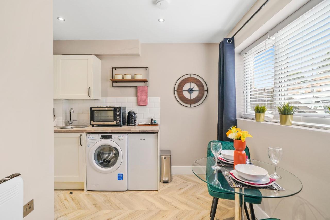 Cosy Heathrow Studios - Parking - Garden Λονδίνο Εξωτερικό φωτογραφία