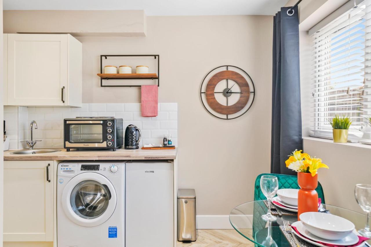 Cosy Heathrow Studios - Parking - Garden Λονδίνο Εξωτερικό φωτογραφία