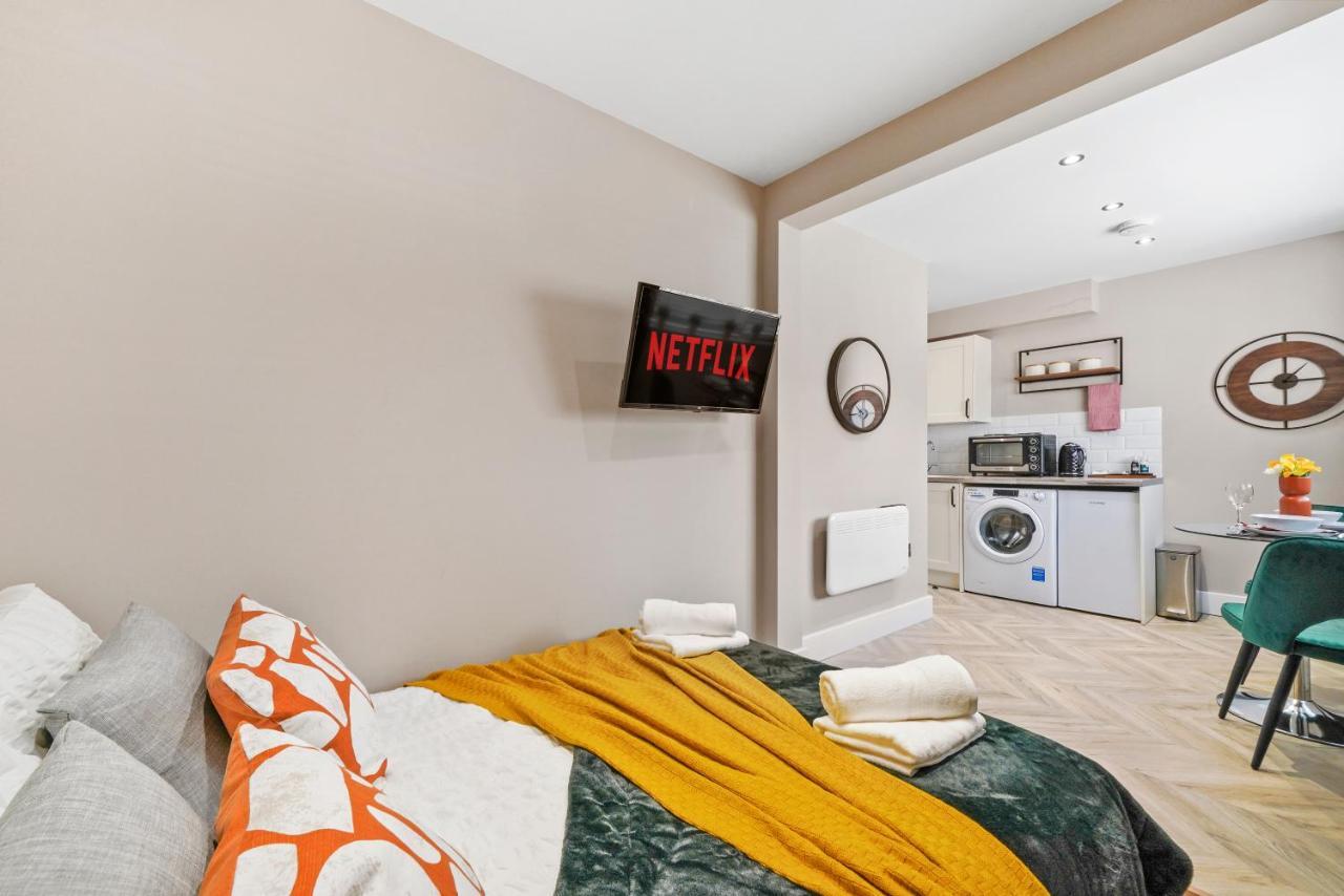 Cosy Heathrow Studios - Parking - Garden Λονδίνο Εξωτερικό φωτογραφία