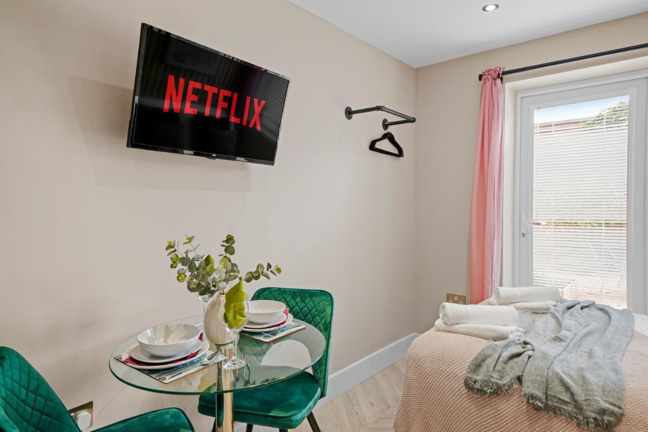 Cosy Heathrow Studios - Parking - Garden Λονδίνο Εξωτερικό φωτογραφία