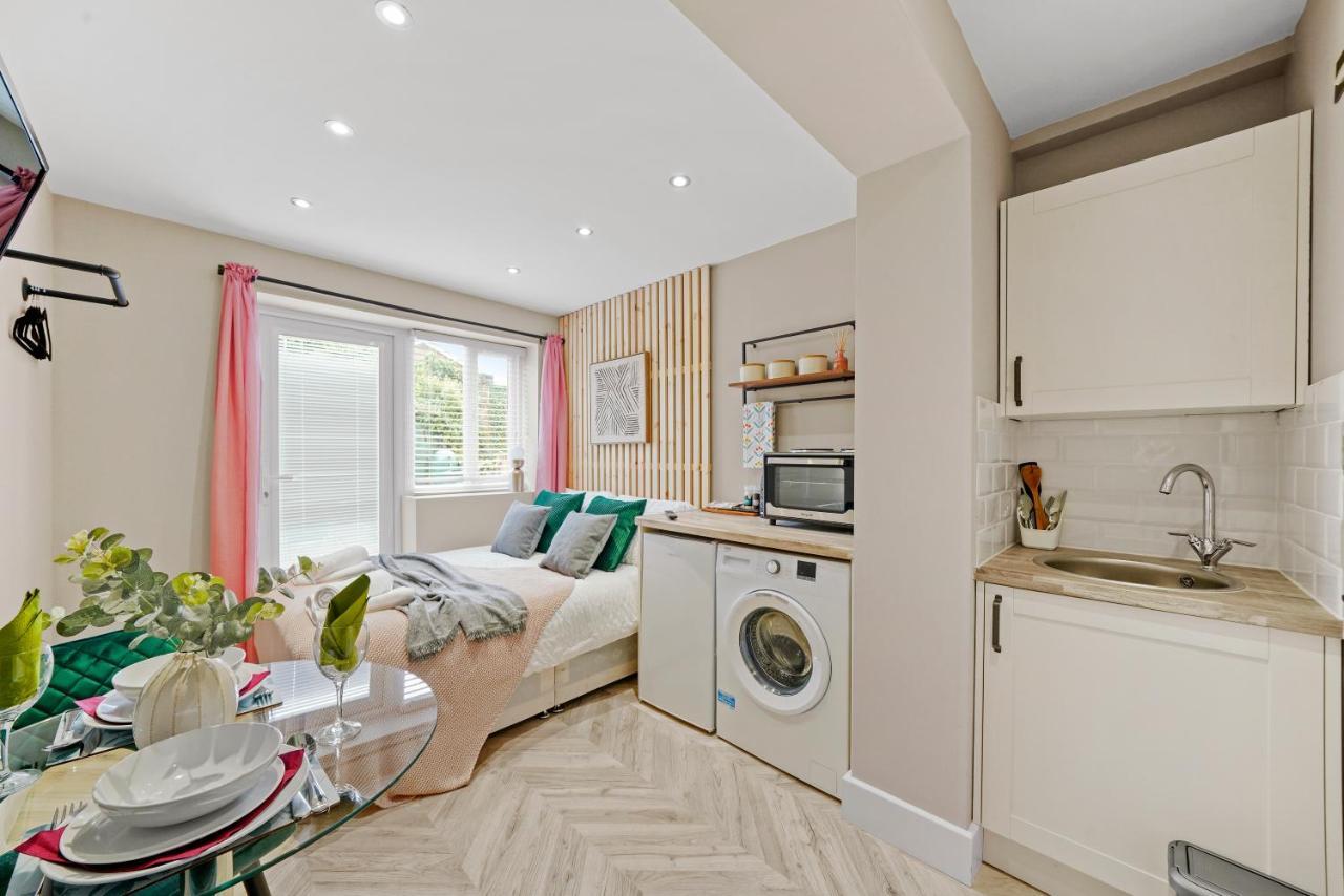 Cosy Heathrow Studios - Parking - Garden Λονδίνο Εξωτερικό φωτογραφία