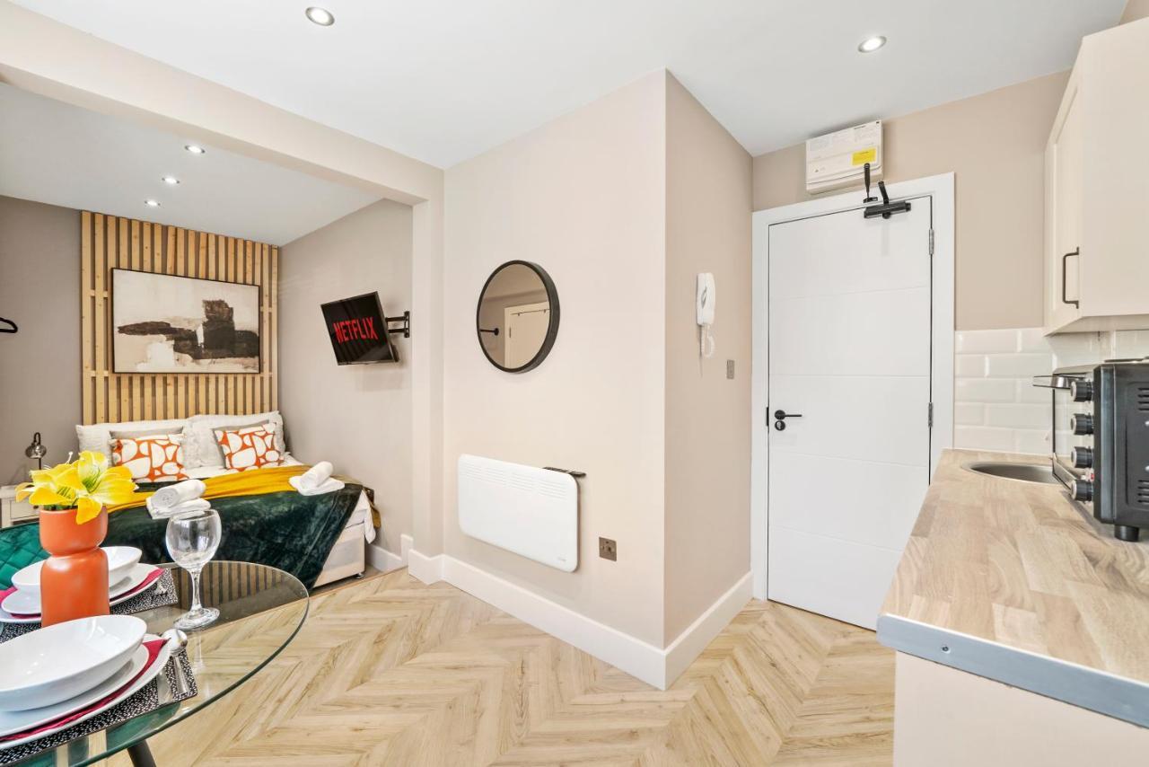 Cosy Heathrow Studios - Parking - Garden Λονδίνο Εξωτερικό φωτογραφία