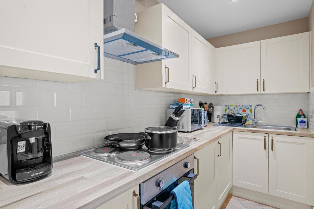 Cosy Heathrow Studios - Parking - Garden Λονδίνο Εξωτερικό φωτογραφία