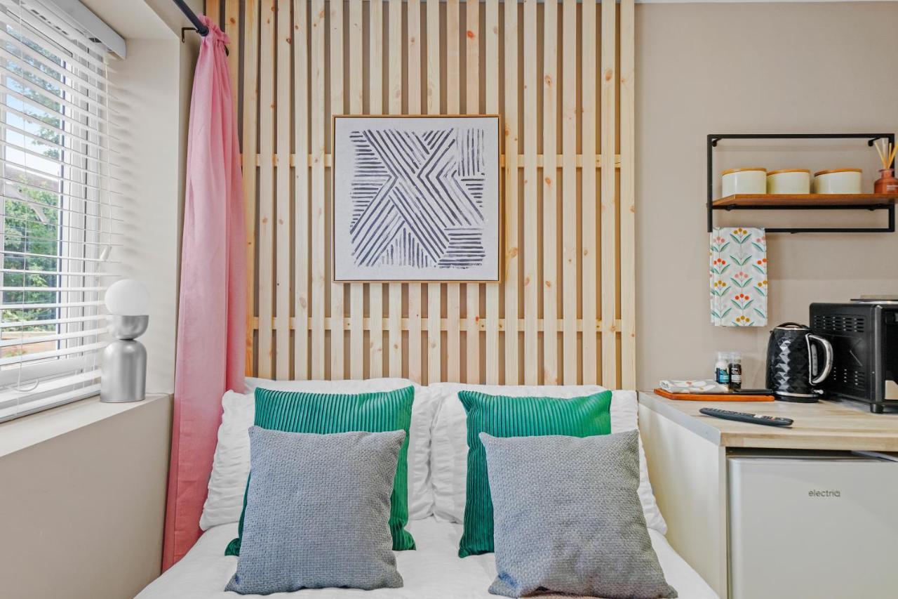 Cosy Heathrow Studios - Parking - Garden Λονδίνο Εξωτερικό φωτογραφία