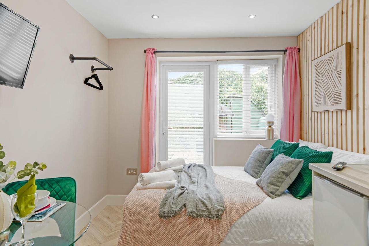 Cosy Heathrow Studios - Parking - Garden Λονδίνο Εξωτερικό φωτογραφία