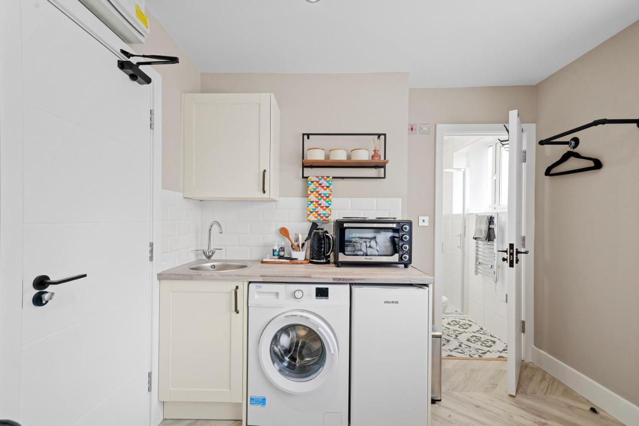 Cosy Heathrow Studios - Parking - Garden Λονδίνο Εξωτερικό φωτογραφία