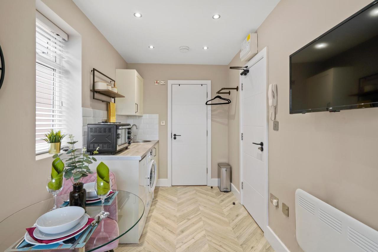 Cosy Heathrow Studios - Parking - Garden Λονδίνο Εξωτερικό φωτογραφία