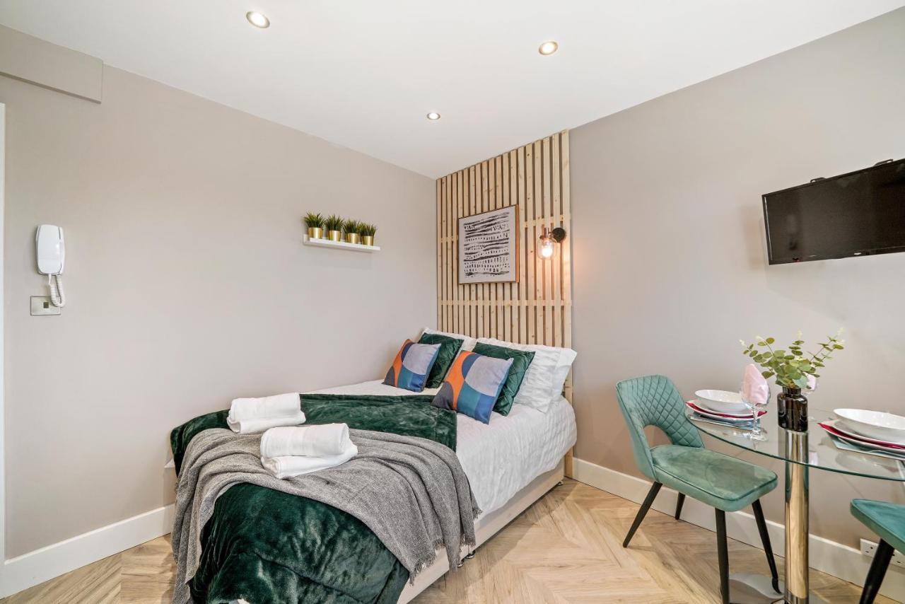 Cosy Heathrow Studios - Parking - Garden Λονδίνο Εξωτερικό φωτογραφία