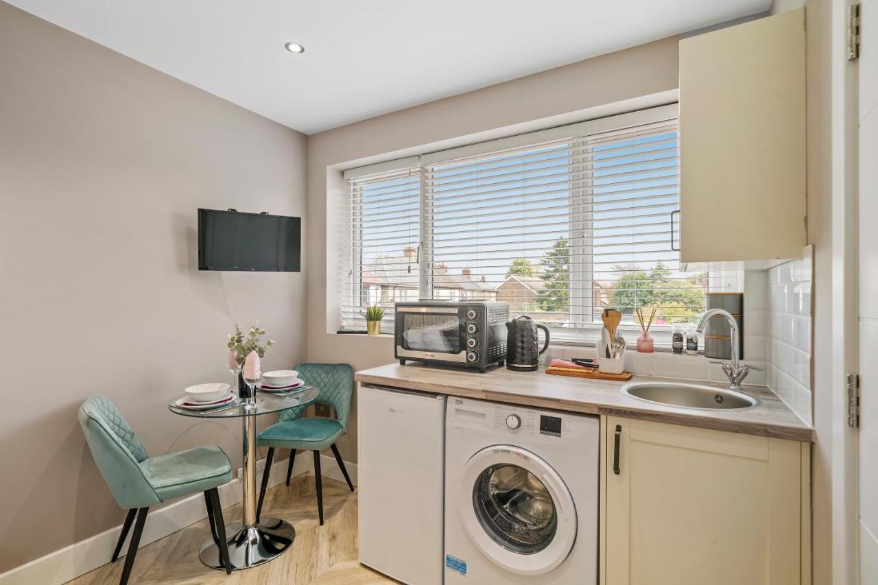 Cosy Heathrow Studios - Parking - Garden Λονδίνο Εξωτερικό φωτογραφία