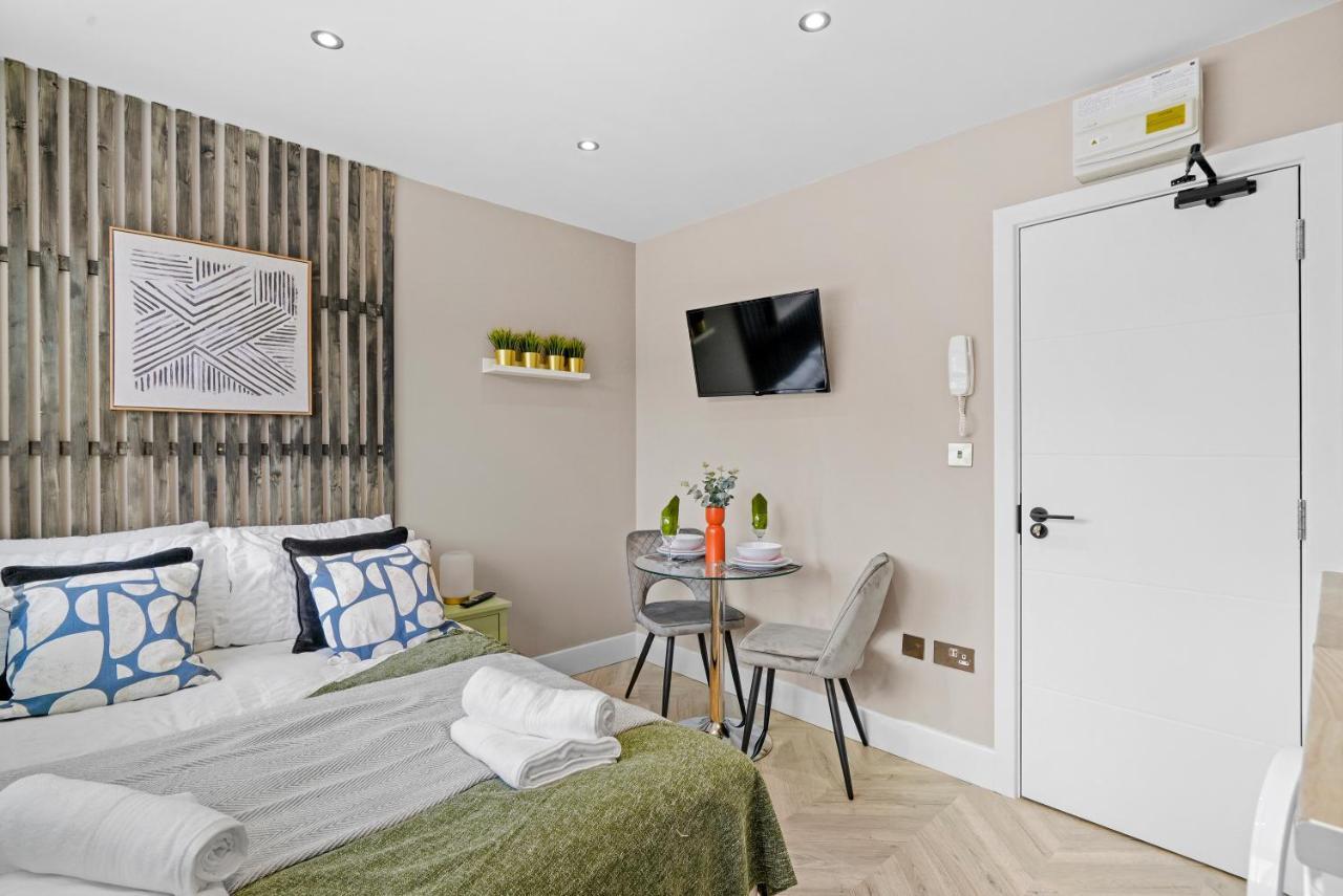 Cosy Heathrow Studios - Parking - Garden Λονδίνο Εξωτερικό φωτογραφία