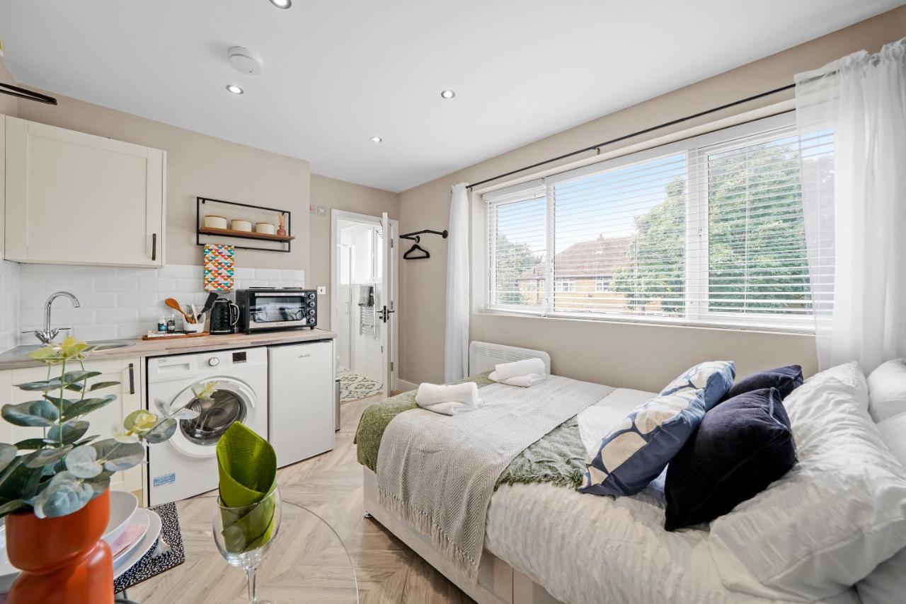 Cosy Heathrow Studios - Parking - Garden Λονδίνο Εξωτερικό φωτογραφία