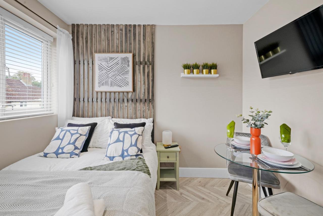 Cosy Heathrow Studios - Parking - Garden Λονδίνο Εξωτερικό φωτογραφία