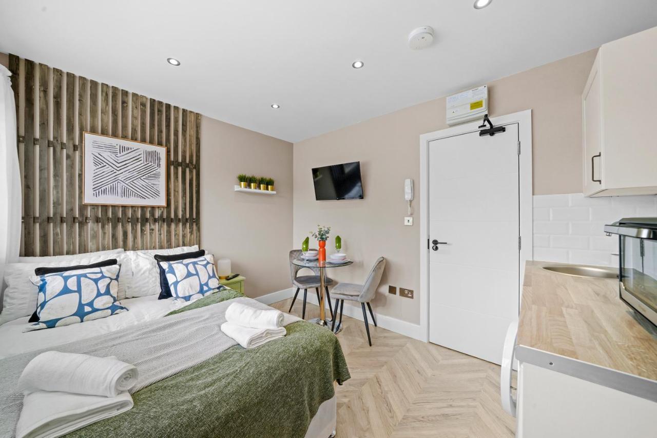 Cosy Heathrow Studios - Parking - Garden Λονδίνο Εξωτερικό φωτογραφία