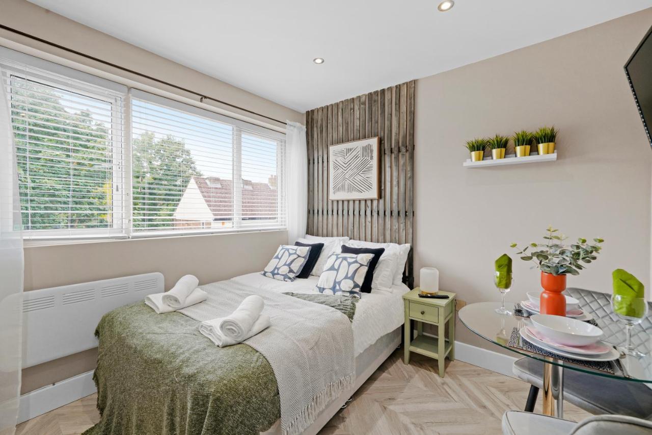 Cosy Heathrow Studios - Parking - Garden Λονδίνο Εξωτερικό φωτογραφία
