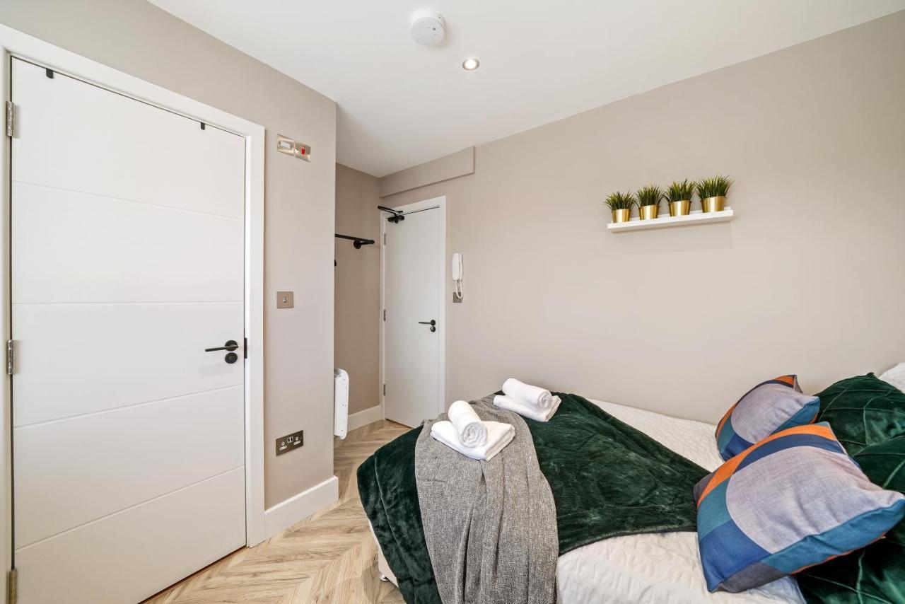 Cosy Heathrow Studios - Parking - Garden Λονδίνο Εξωτερικό φωτογραφία