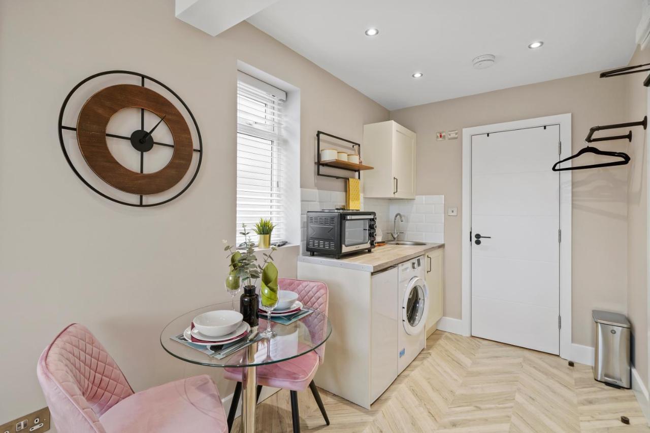 Cosy Heathrow Studios - Parking - Garden Λονδίνο Εξωτερικό φωτογραφία