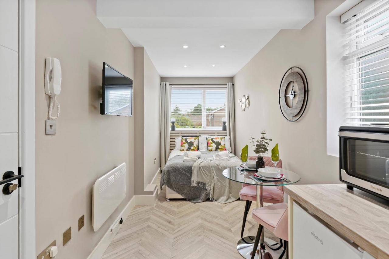 Cosy Heathrow Studios - Parking - Garden Λονδίνο Εξωτερικό φωτογραφία